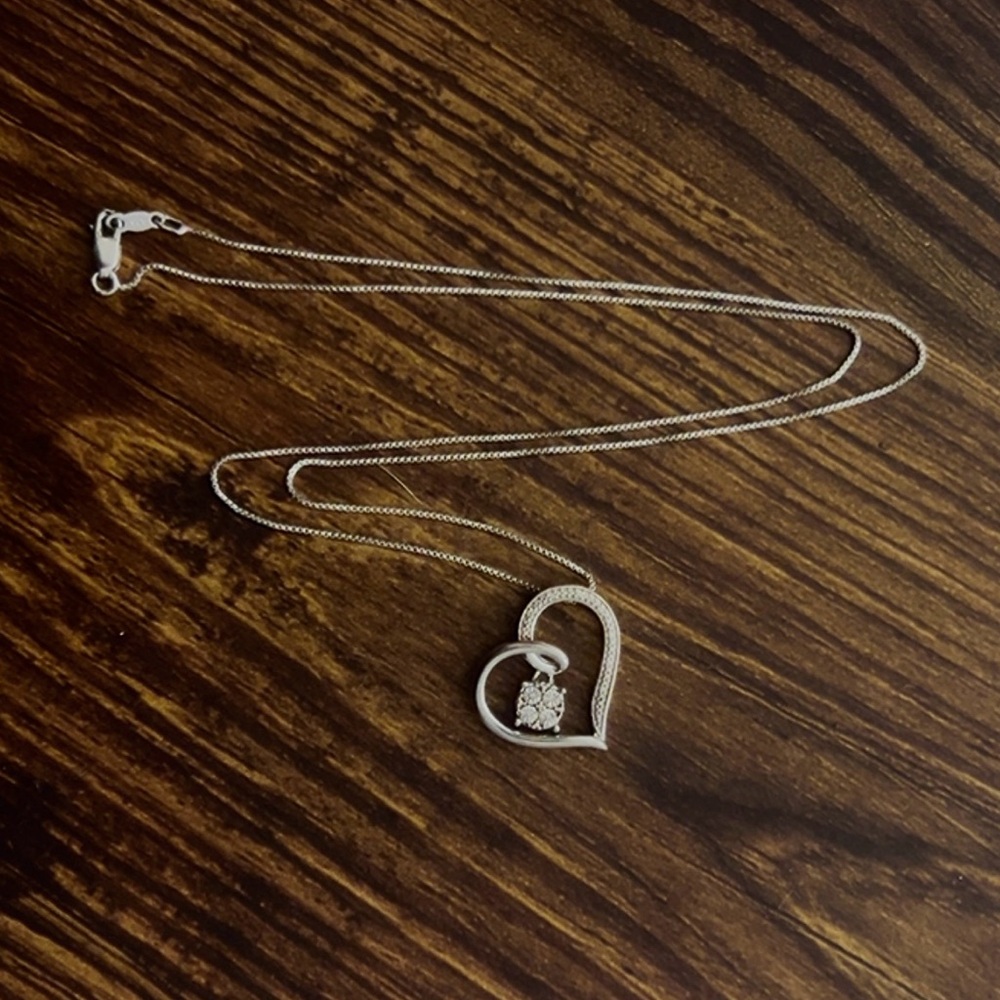 Kay Jewelers Sterling Silver Heart Pendant Necklace (925)